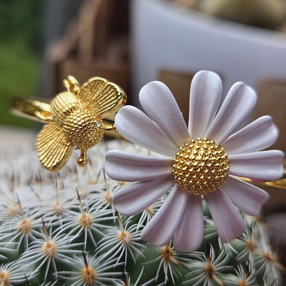 NWT Kate Spade All Abuzz Bee Open Hinged Cuff - Picture 1 of 9